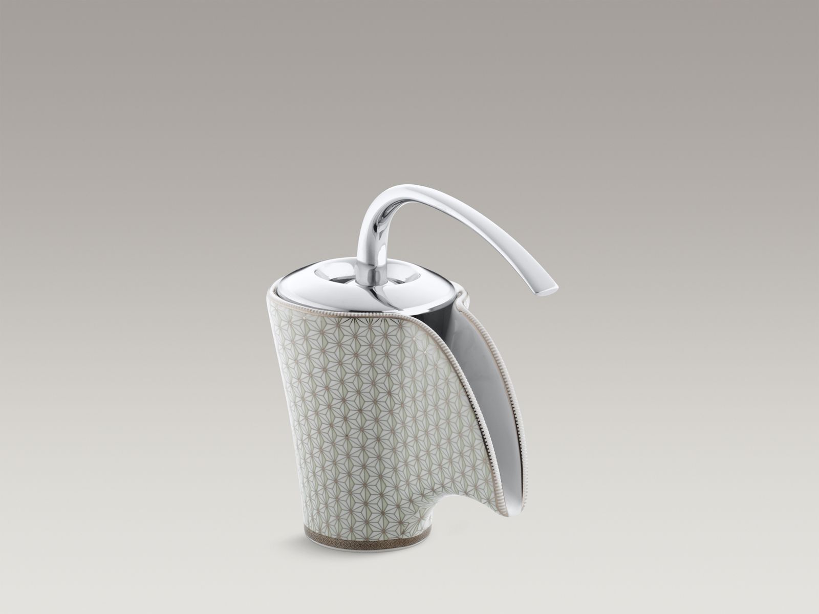 Silkweave(TM) design on Vas(R) ceramic faucet with lever handle