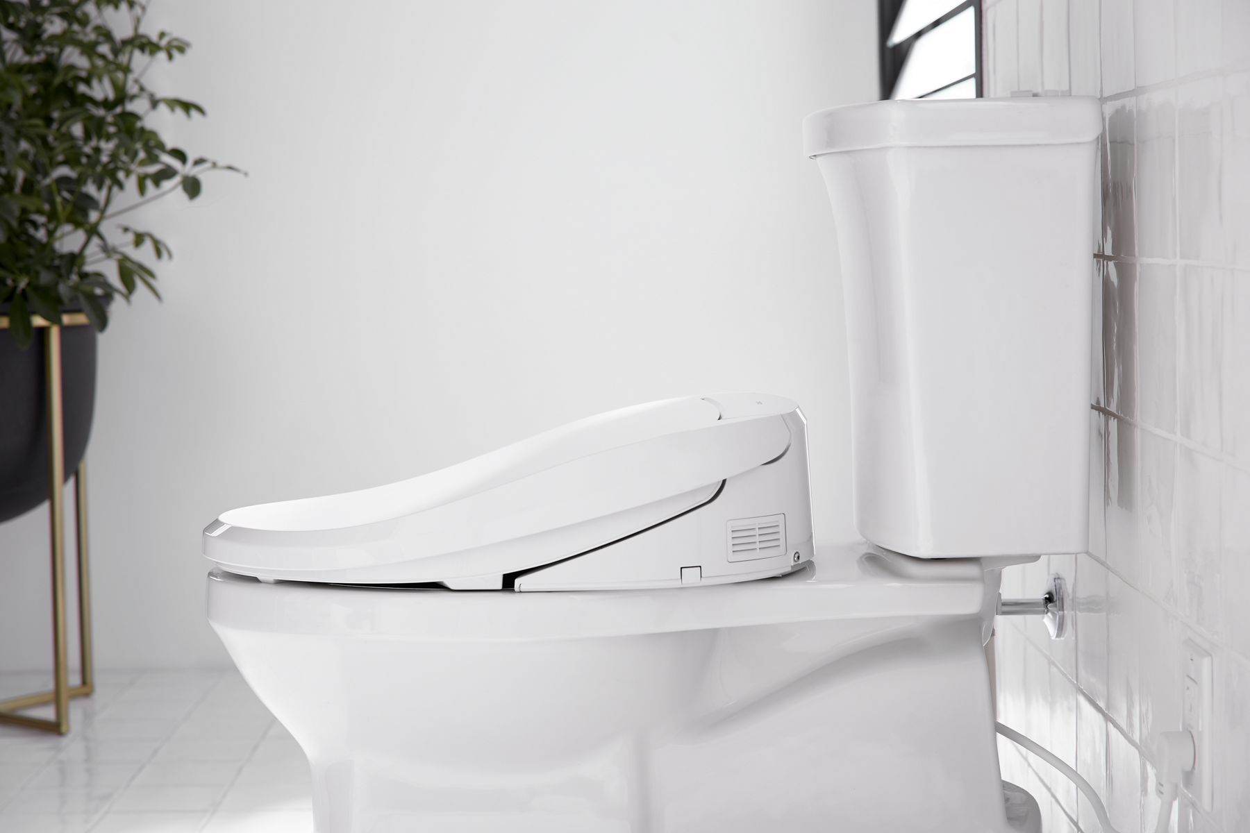30810-purewash-e820-elongated-bidet-toilet-seat-with-remote-control-25.jpg PureWash® E820 Elongated bidet toilet seat with remote control