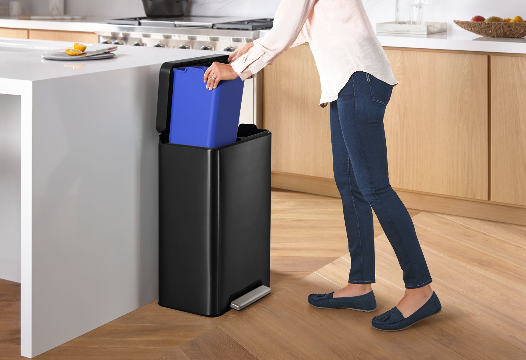 33984-dual-compartment-step-trash-can-6.jpg Dual-compartment step trash can
