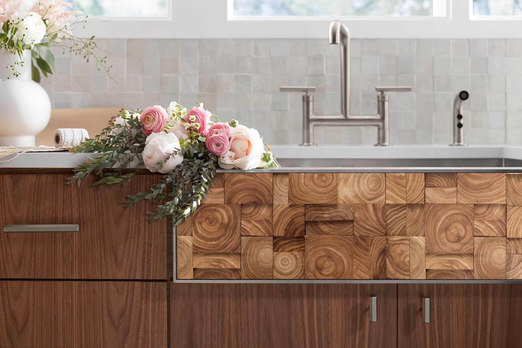 34193-tailor-28-3-4-tile-frame-2.jpg Tailor® 28-3/4" tile frame
