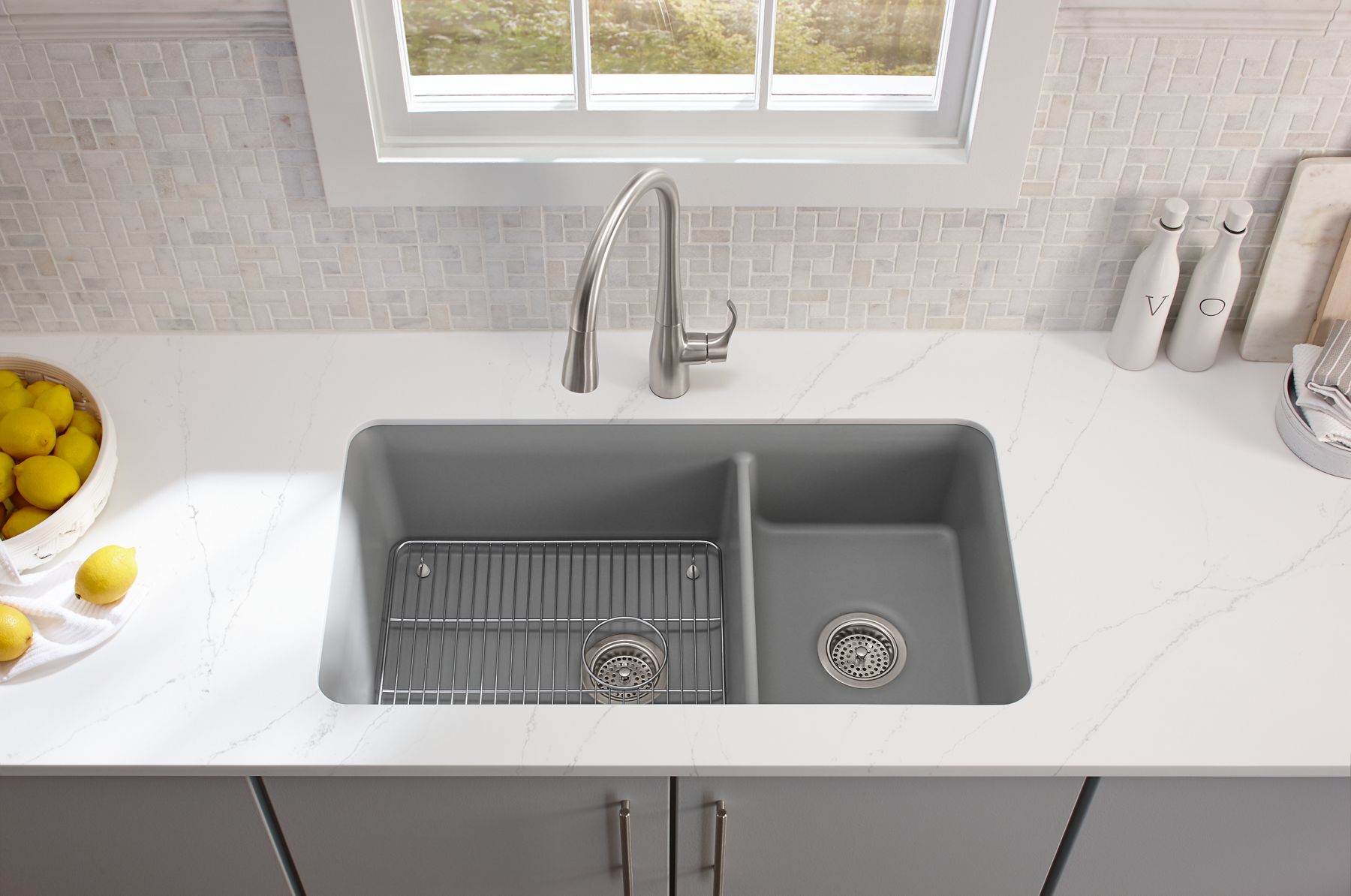 34818-simplice-pull-down-kitchen-sink-faucet-with-three-function-sprayhead-42.jpg Simplice® Pull-down kitchen sink faucet with three-function sprayhead