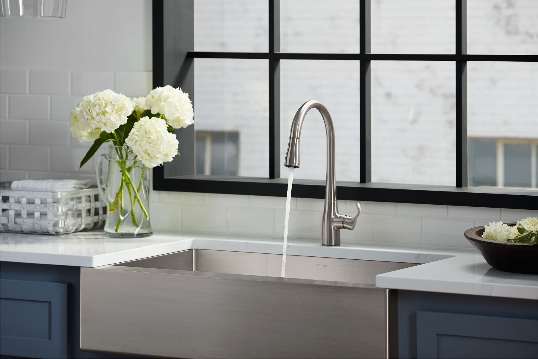34818-simplice-pull-down-kitchen-sink-faucet-with-three-function-sprayhead-43.jpg Simplice® Pull-down kitchen sink faucet with three-function sprayhead