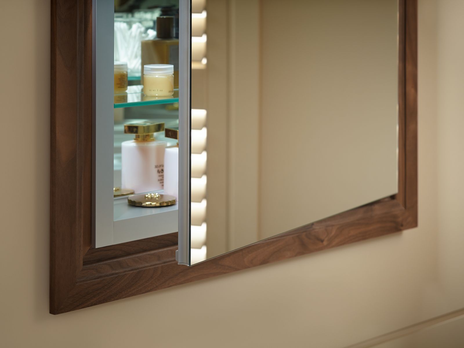 42299-verdera-24-x-30-medicine-cabinet-13.jpg Verdera® 24" x 30" medicine cabinet