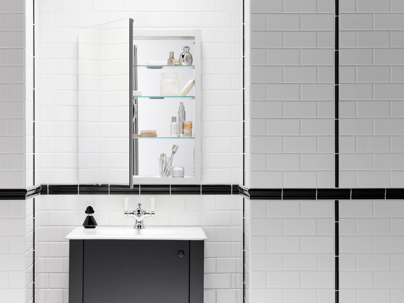 42299-verdera-24-x-30-medicine-cabinet-7.jpg Verdera® 24" x 30" medicine cabinet