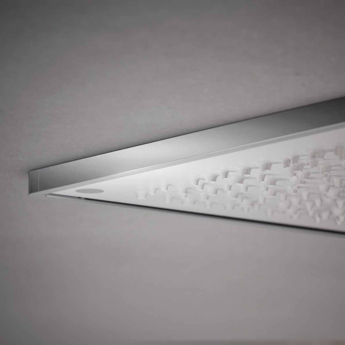 51025-real-rain-19-two-function-overhead-shower-panel-2-5-gpm-9.jpg Real Rain® 19" two-function overhead shower panel, 2.5 gpm