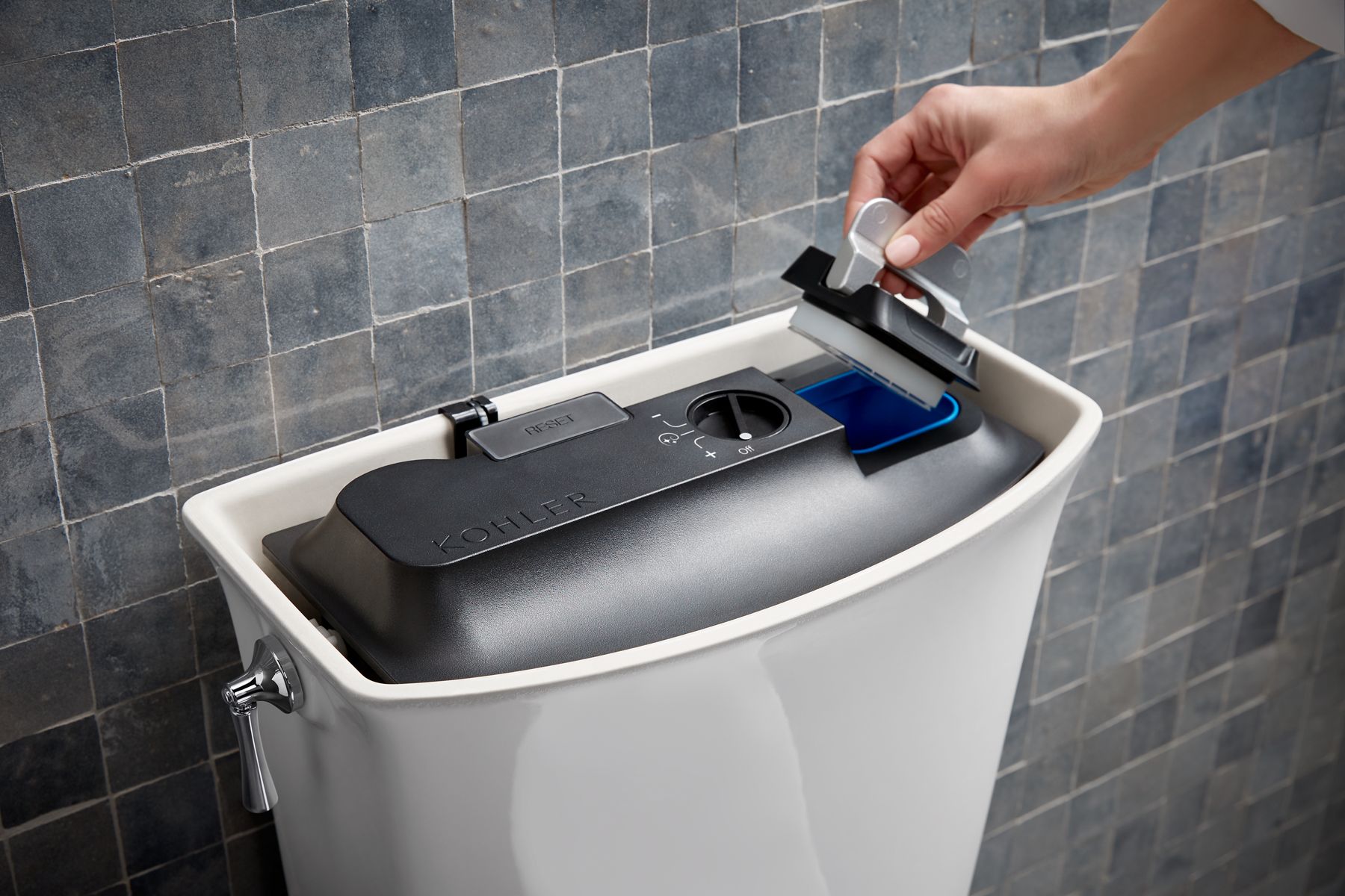 54850-corbelle-continuousclean-xt-toilet-tank-1-28-gpf-12.jpg Corbelle® ContinuousClean XT toilet tank, 1.28 gpf