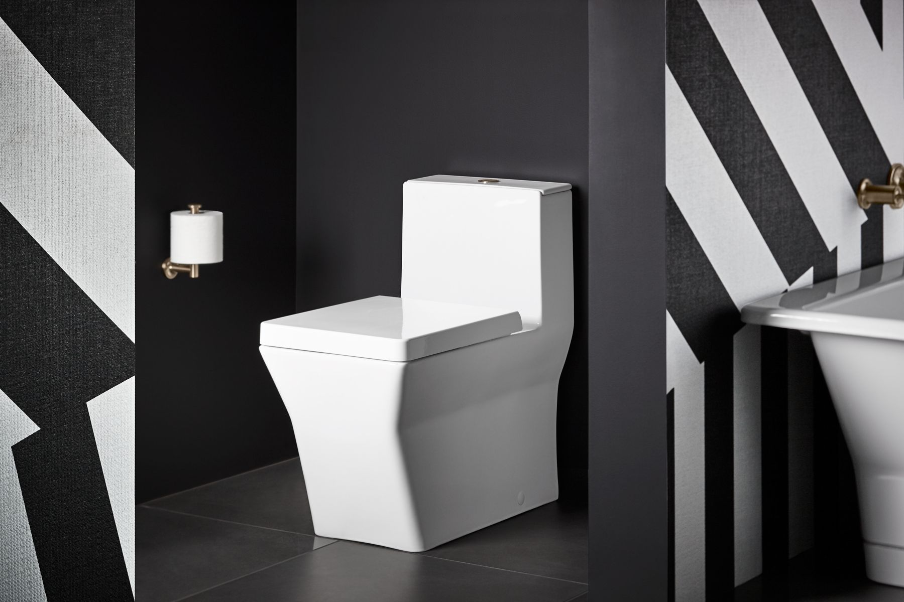 54968-r-ve-one-piece-compact-elongated-toilet-with-skirted-trapway-dual-flush-10.jpg Rêve® One-piece compact elongated toilet with skirted trapway, dual-flush