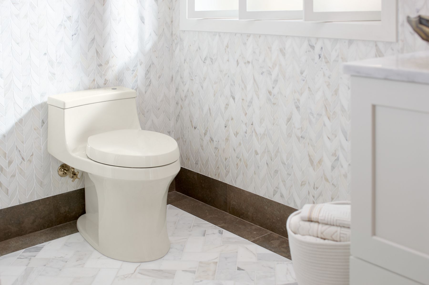 58167-san-souci-touchless-one-piece-compact-elongated-toilet-with-concealed-trapway-1-28-gpf-16.jpg San Souci® Touchless one-piece compact elongated toilet with concealed trapway, 1.28 gpf